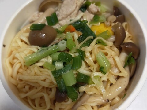 カップ麺アレンジ♪具沢山♪豚肉としめじのラーメン